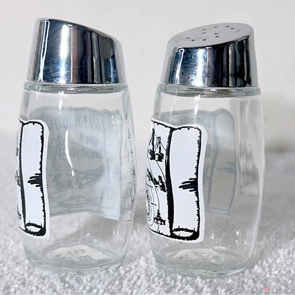 Vintage  Glass Newfoundland And Labrador Salt & Pepper Shakers - Picture 3 of 8